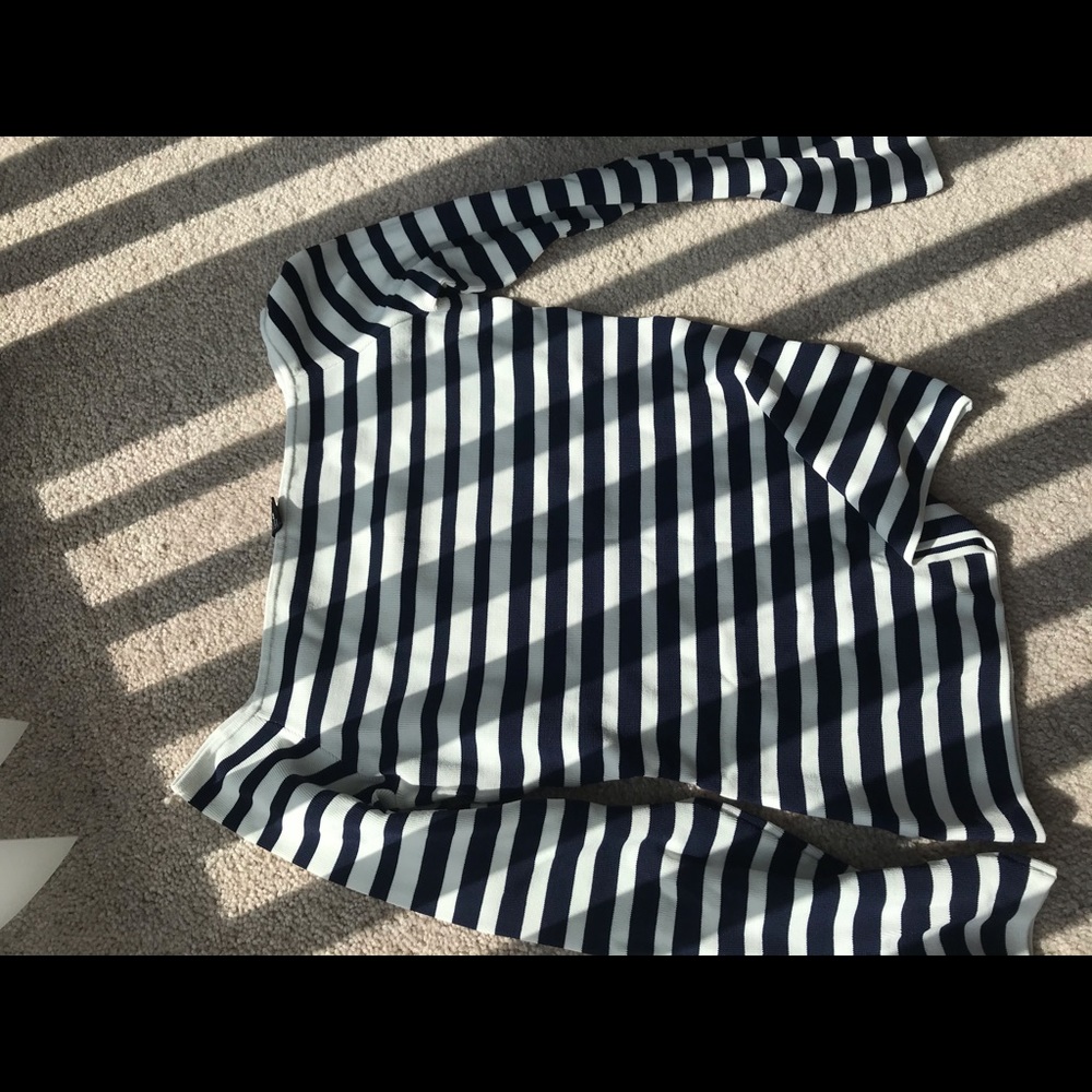 HM Crop Top - Picture 2 of 4